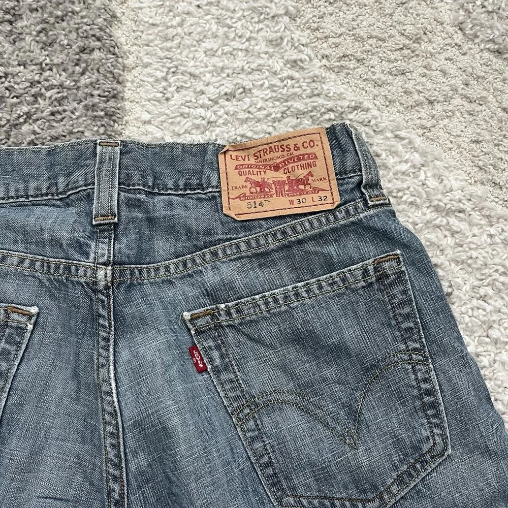 Levis 514 Jeans 30x32 Blue Straight Leg Slim‎ Fit Med Wash Distressed Grunge
